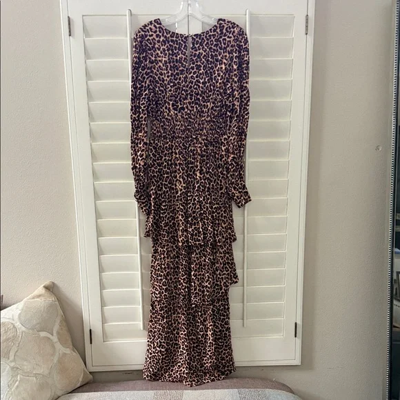 Chic Leopard Print Long Sleeve Dress - Picture 4 of 6